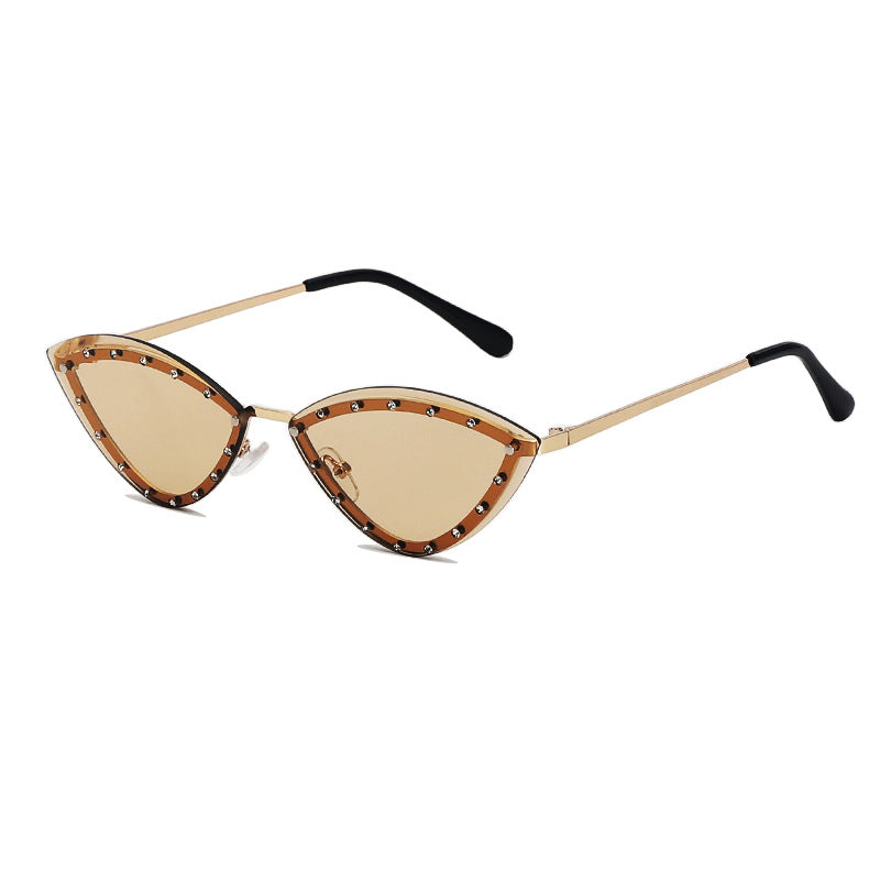 Venta al por mayor PC Diamond Metal Cat's Eye Frame Gafas de sol para mujer